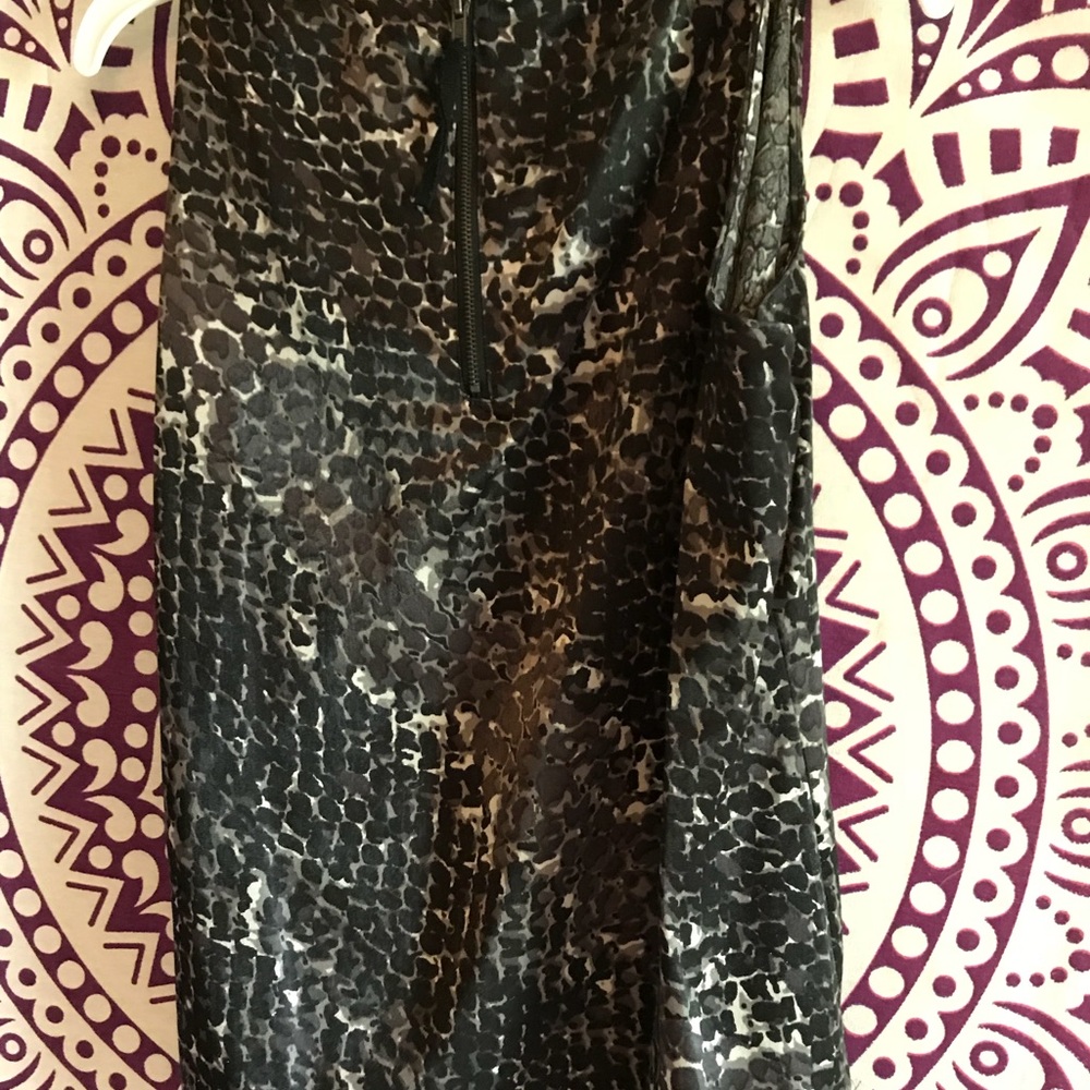 Women’s Sleeveless Dress Shirt